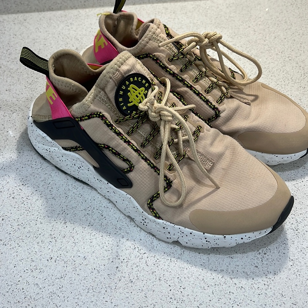 Ladies Nike air sneakers size 9